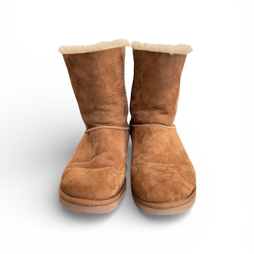 UGG Baily Bow Back Boot, Size 9 in Chestnut